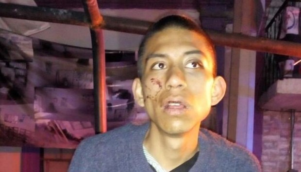 Se fugan dos policías del