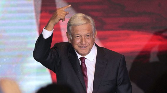 intelectuales-hablan-sobre-la-llegada-de-amlo-como-presidente-de-mexico-medium