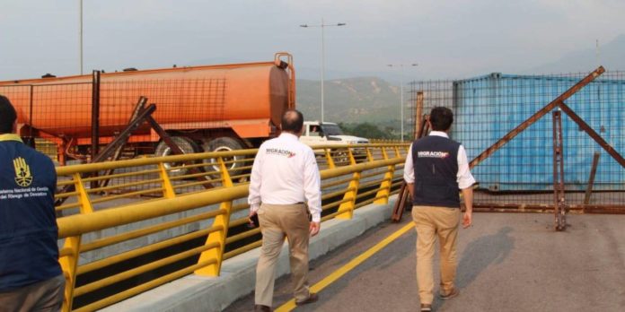 venezuela-bloquea-puente-en-frontera-con-colombia-mientras-se-espera-la-ayuda-humanitaria