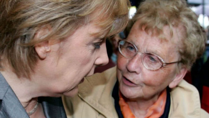 angela-merkel-mama_afp_0