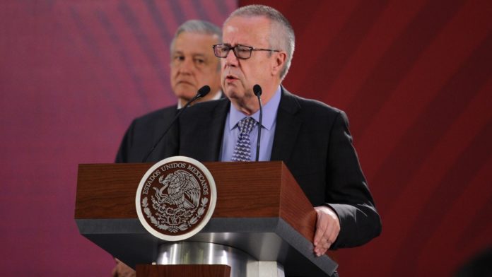 Carlos Urzúa en conferencia matutina